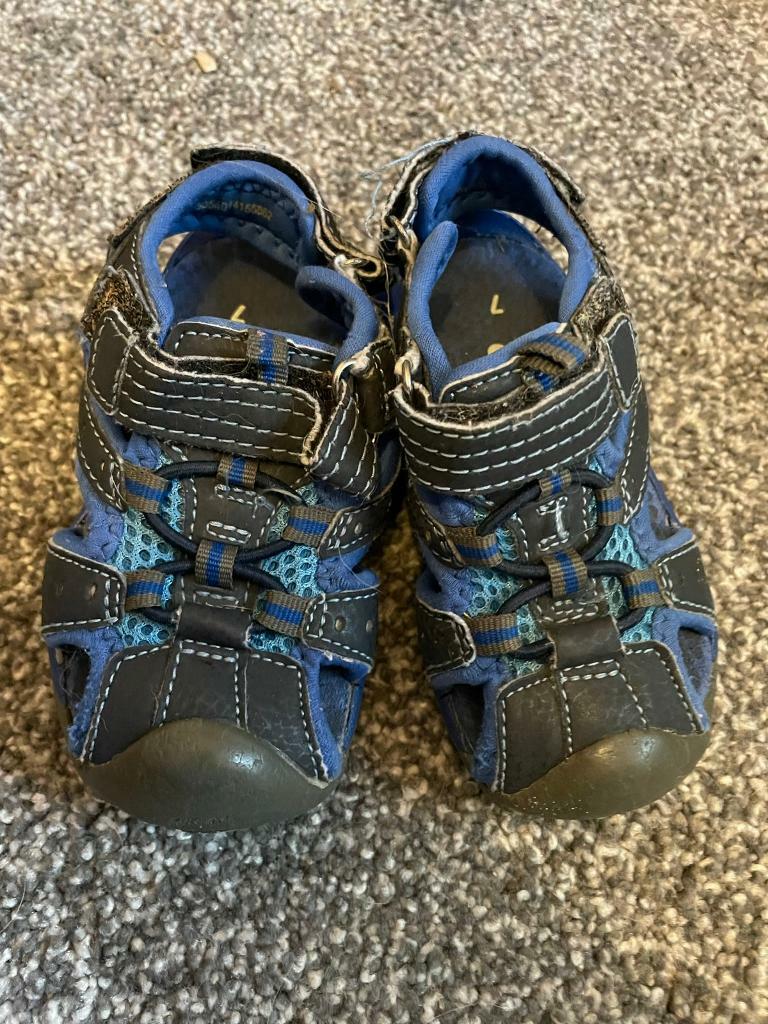 boys sandals size 7
